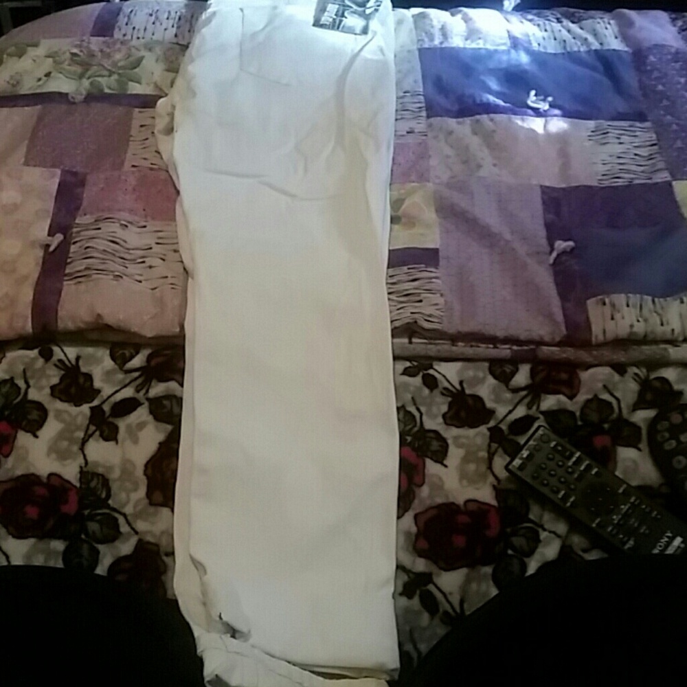 New white jean capris